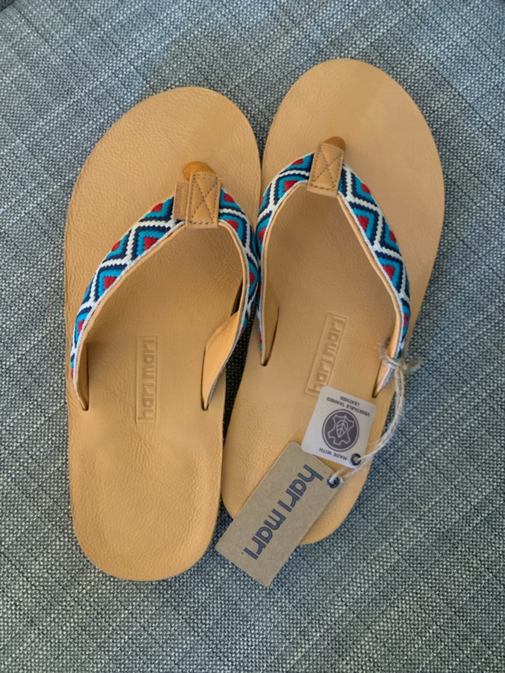 NWT Hari Mari Men’s Sz 11 Flip-Flops in Fields Camino print